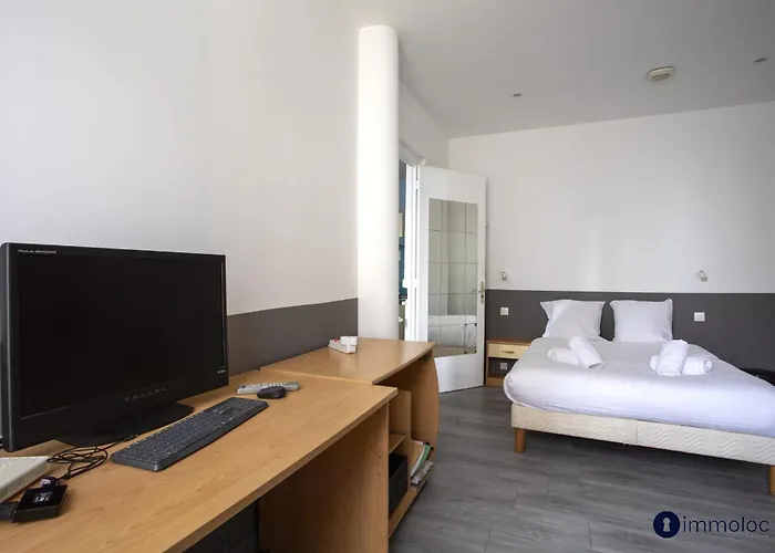 10 Minutes Walk From Monaco Apartment *